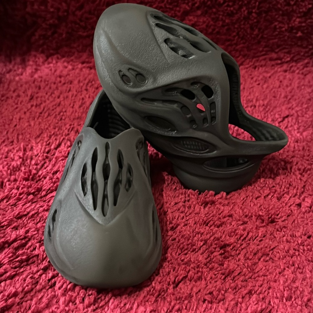 Adidas Foam Runner kids 6k US